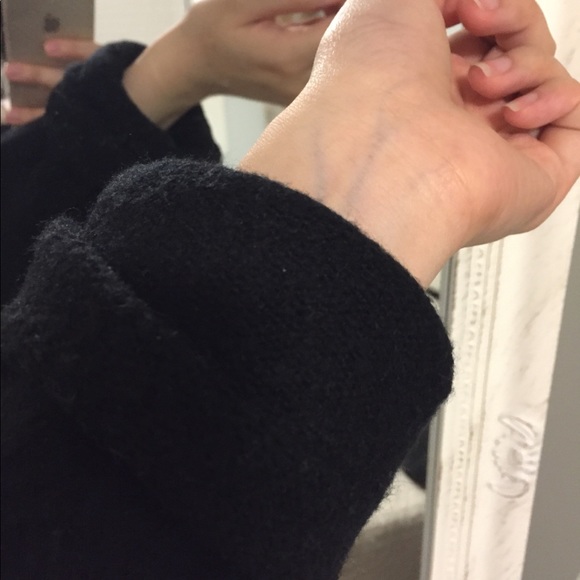 Off shoulder sweater - Picture 6 of 6